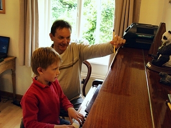 Outstanding Piano and Keyboard Tuition